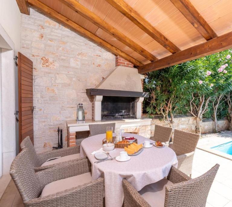 Villa Mia Lea Tar-Vabriga Exteriör bild